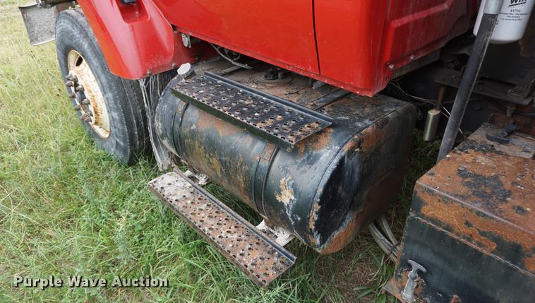 image for item DD7781 2006 International 7400 dump truck