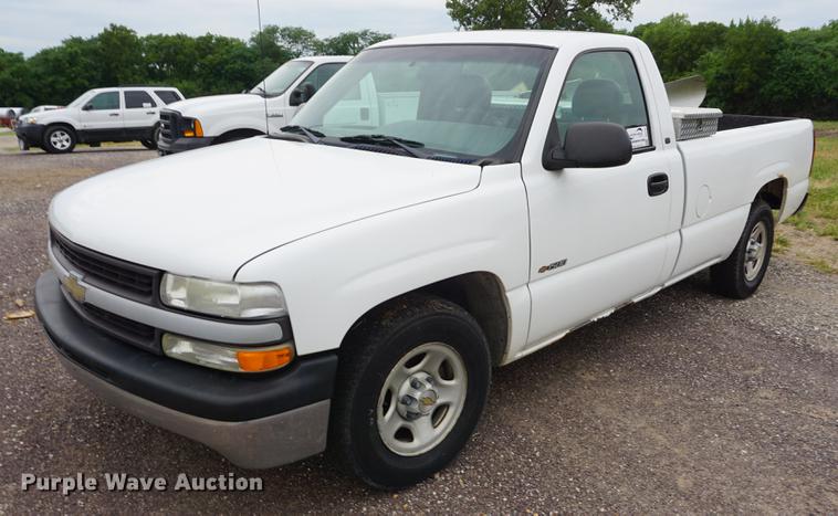 image for item DD7782 2001 Chevrolet Silverado 1500 pickup truck