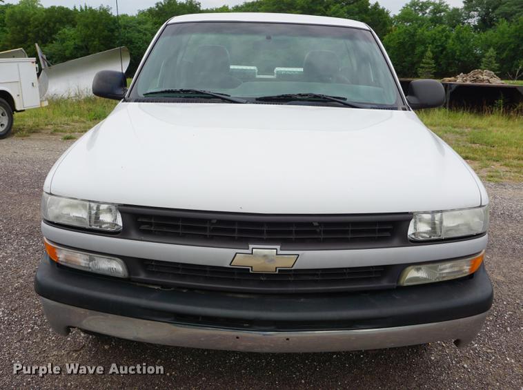 image for item DD7782 2001 Chevrolet Silverado 1500 pickup truck