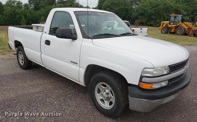 image for item DD7782 2001 Chevrolet Silverado 1500 pickup truck