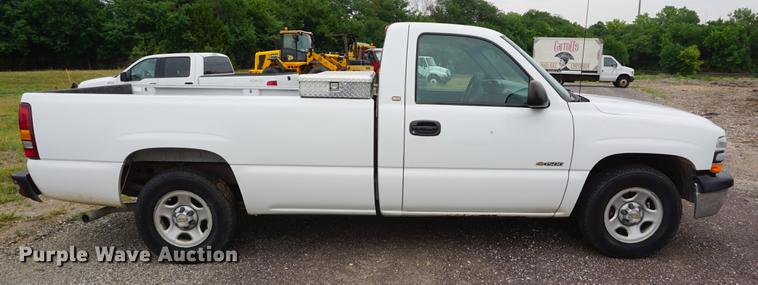 image for item DD7782 2001 Chevrolet Silverado 1500 pickup truck