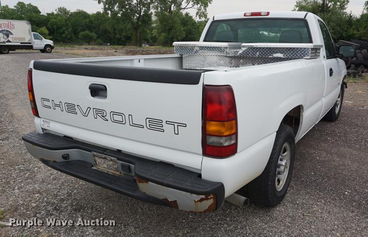 image for item DD7782 2001 Chevrolet Silverado 1500 pickup truck