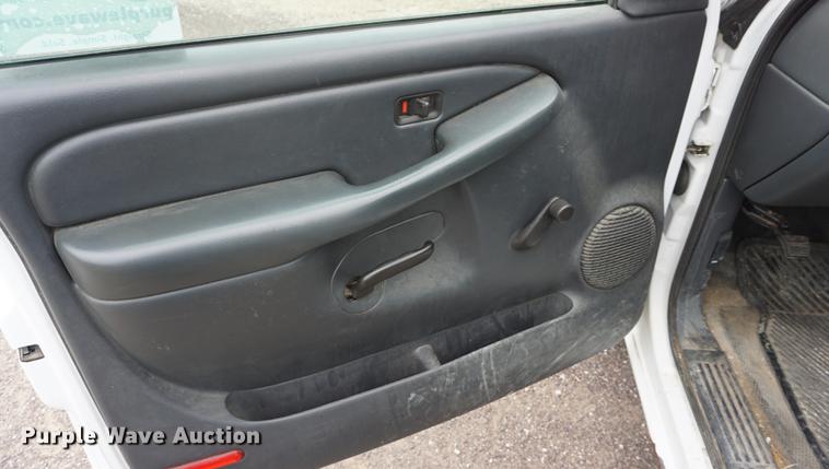 image for item DD7782 2001 Chevrolet Silverado 1500 pickup truck