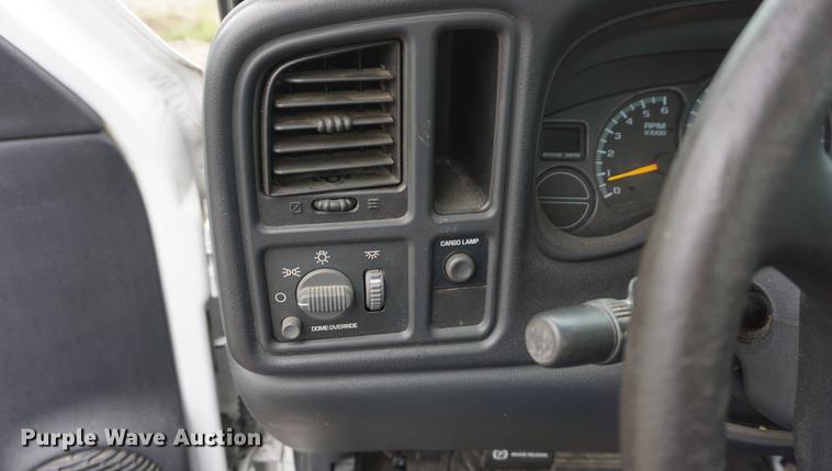 image for item DD7782 2001 Chevrolet Silverado 1500 pickup truck