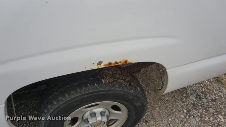 image for item DD7782 2001 Chevrolet Silverado 1500 pickup truck