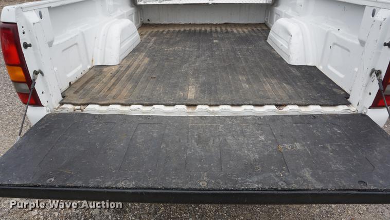 image for item DD7782 2001 Chevrolet Silverado 1500 pickup truck