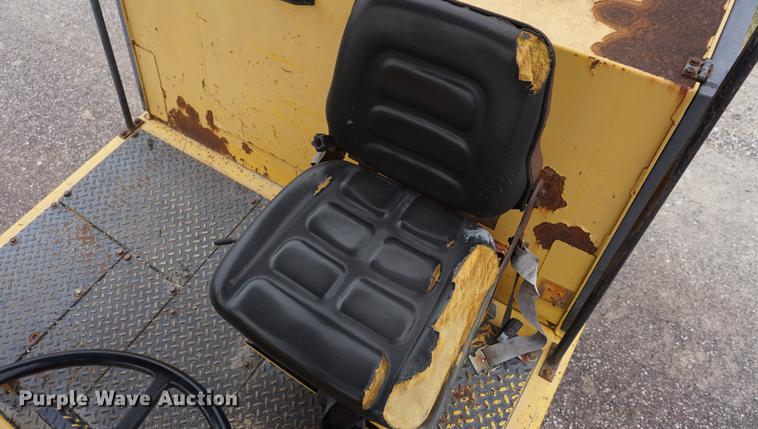 image for item DD7784 Bomag BW12R pneumatic roller