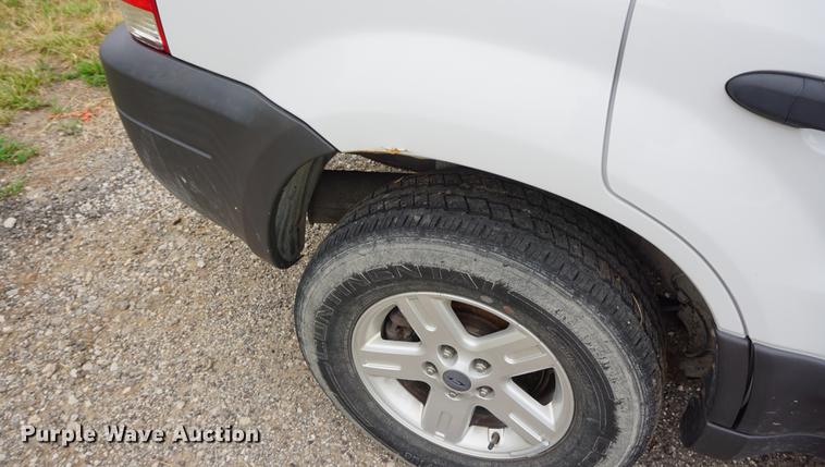image for item DD7785 2007 Ford Escape Hybrid SUV