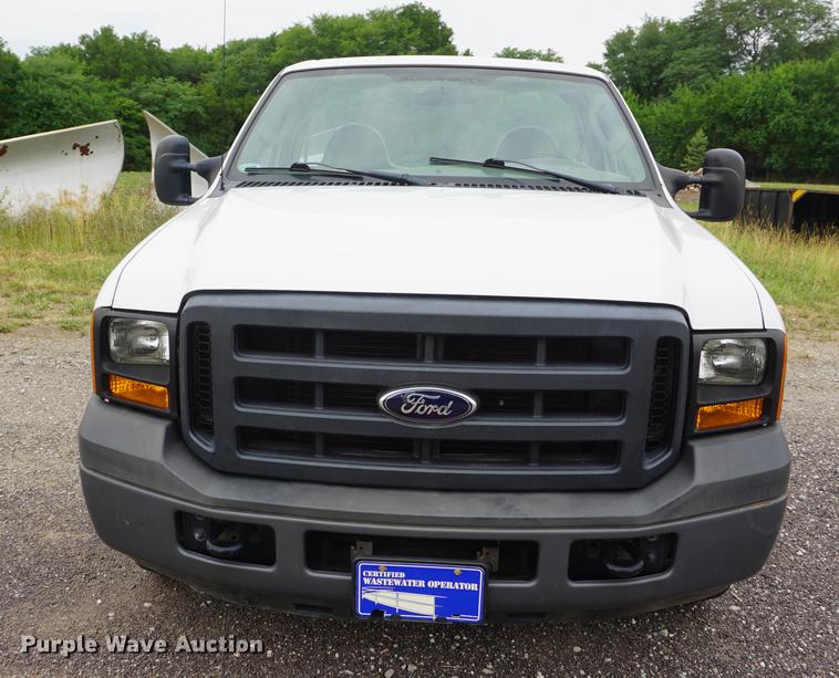 image for item DD7786 2006 Ford F250 Super Duty utility bed pickup truck