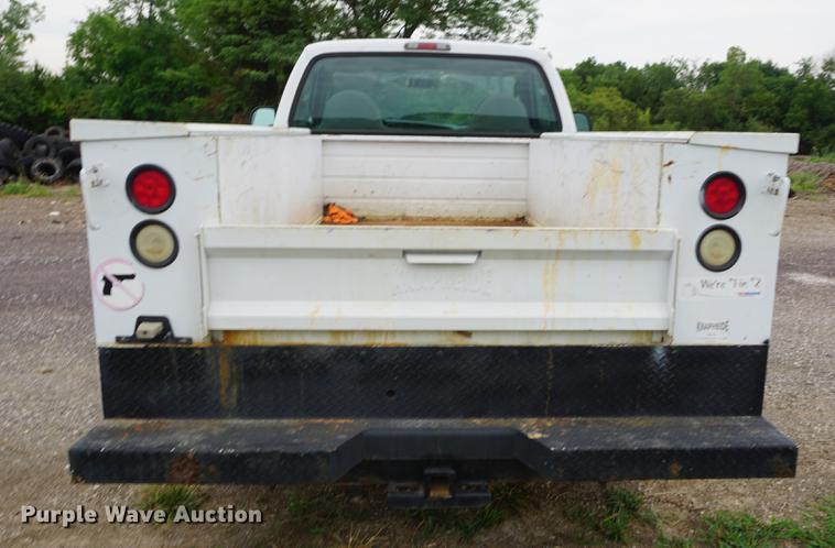 image for item DD7786 2006 Ford F250 Super Duty utility bed pickup truck