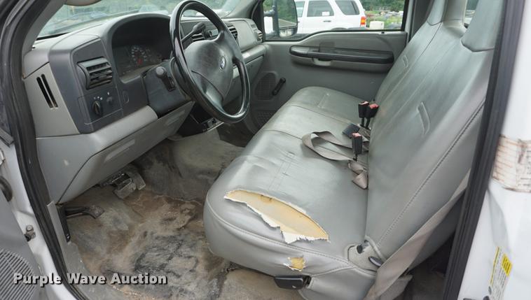 image for item DD7786 2006 Ford F250 Super Duty utility bed pickup truck