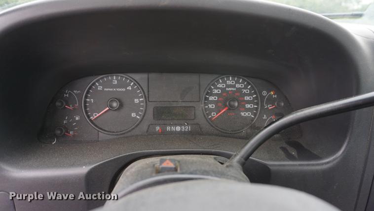 image for item DD7786 2006 Ford F250 Super Duty utility bed pickup truck