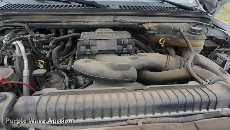 image for item DD7786 2006 Ford F250 Super Duty utility bed pickup truck