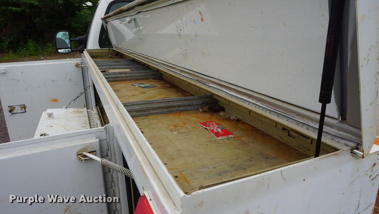 image for item DD7786 2006 Ford F250 Super Duty utility bed pickup truck