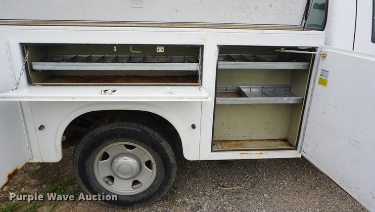 image for item DD7786 2006 Ford F250 Super Duty utility bed pickup truck
