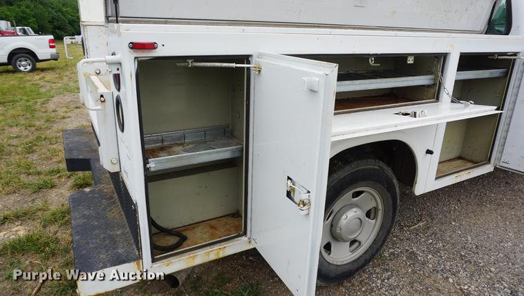 image for item DD7786 2006 Ford F250 Super Duty utility bed pickup truck