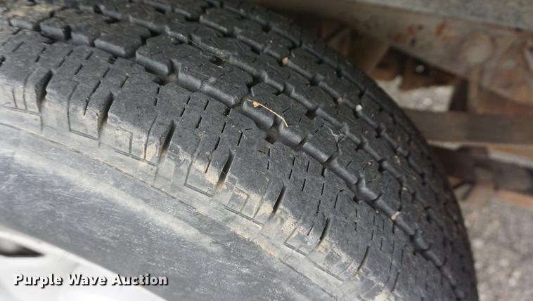 image for item DD7786 2006 Ford F250 Super Duty utility bed pickup truck