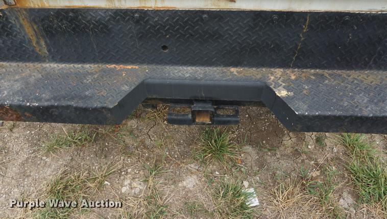 image for item DD7786 2006 Ford F250 Super Duty utility bed pickup truck