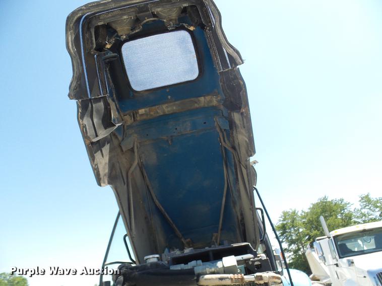 image for item DD8614 1998 New Holland TV140 bi-directional 4WD tractor