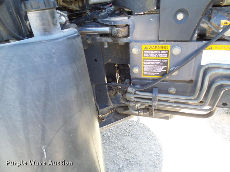 image for item DD8614 1998 New Holland TV140 bi-directional 4WD tractor