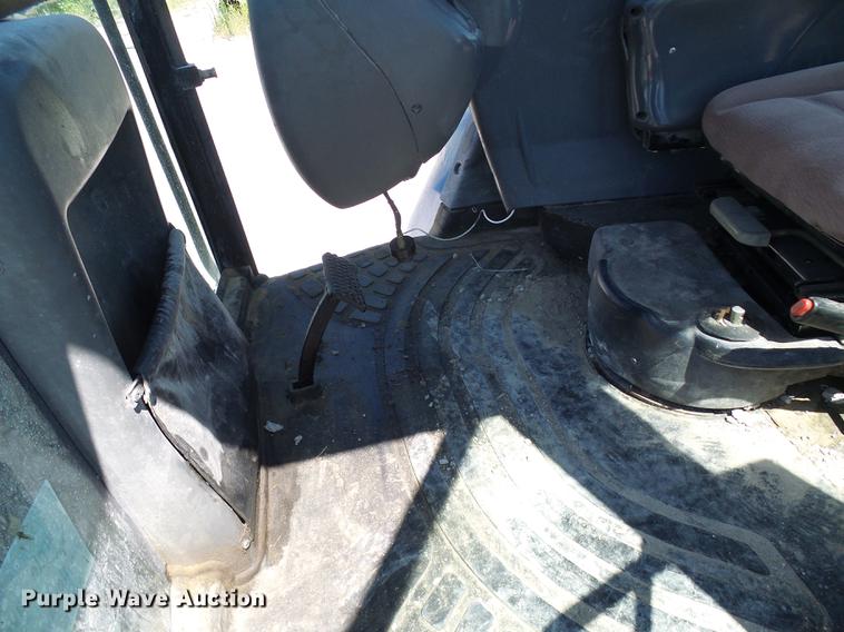 image for item DD8614 1998 New Holland TV140 bi-directional 4WD tractor