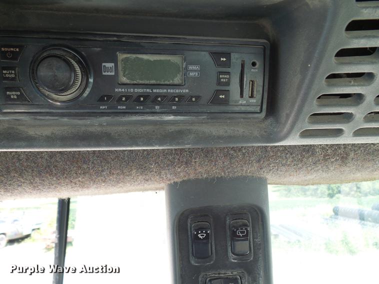 image for item DD8614 1998 New Holland TV140 bi-directional 4WD tractor