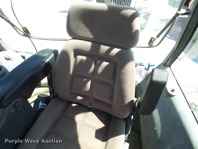 image for item DD8614 1998 New Holland TV140 bi-directional 4WD tractor