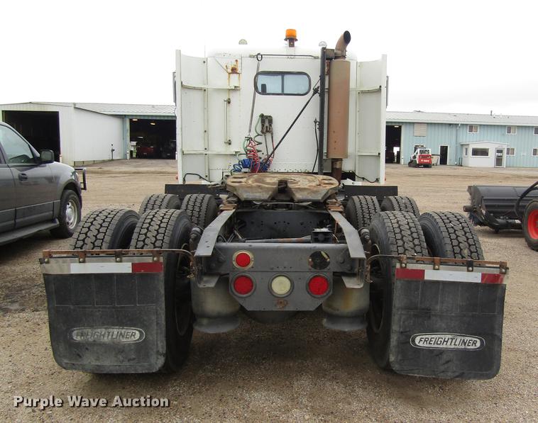 image for item DD8837 2000 Freightliner FLD semi truck