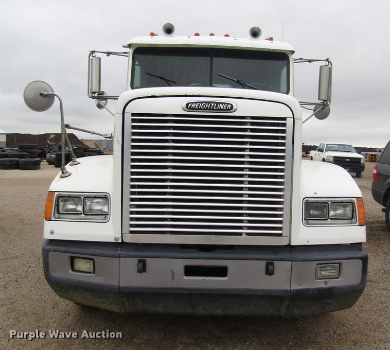 image for item DD8837 2000 Freightliner FLD semi truck