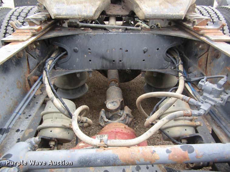 image for item DD8837 2000 Freightliner FLD semi truck