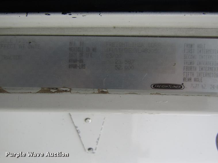 image for item DD8837 2000 Freightliner FLD semi truck