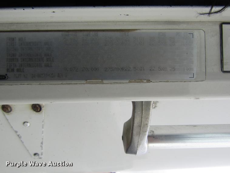 image for item DD8837 2000 Freightliner FLD semi truck