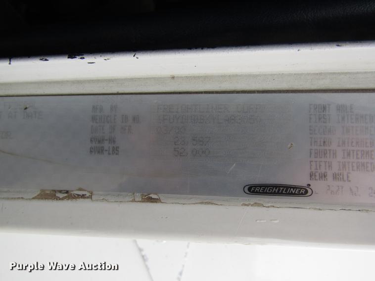 image for item DD8837 2000 Freightliner FLD semi truck