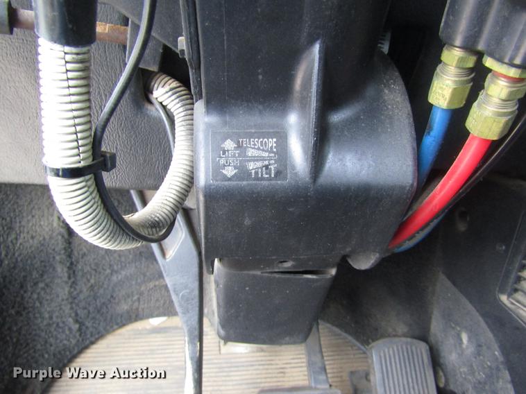 image for item DD8837 2000 Freightliner FLD semi truck