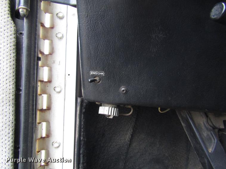 image for item DD8837 2000 Freightliner FLD semi truck