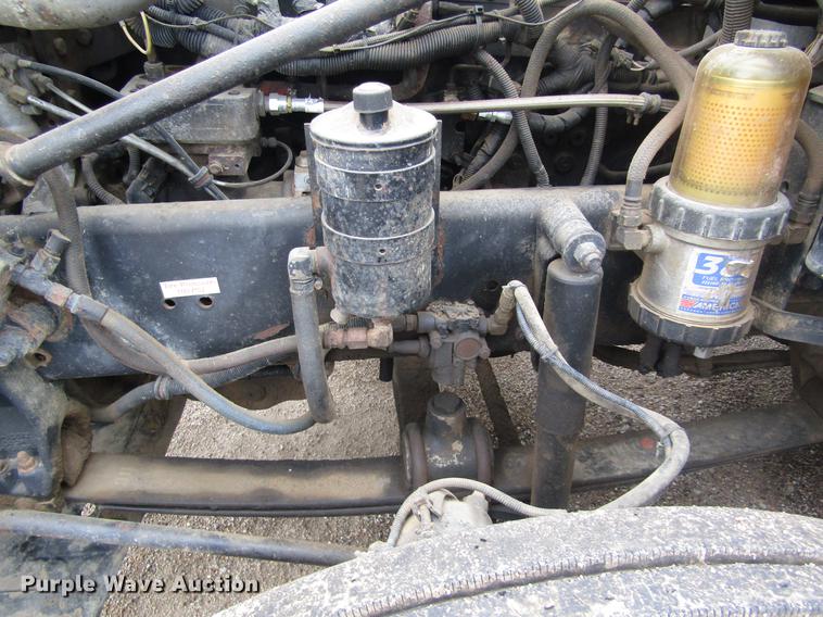 image for item DD8837 2000 Freightliner FLD semi truck