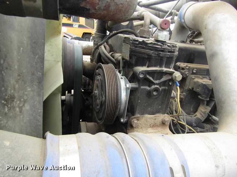 image for item DD8837 2000 Freightliner FLD semi truck