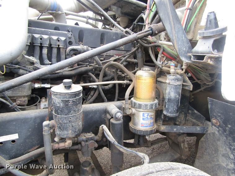 image for item DD8837 2000 Freightliner FLD semi truck