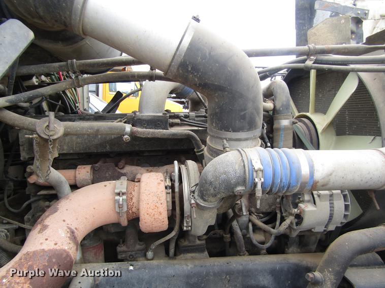 image for item DD8837 2000 Freightliner FLD semi truck