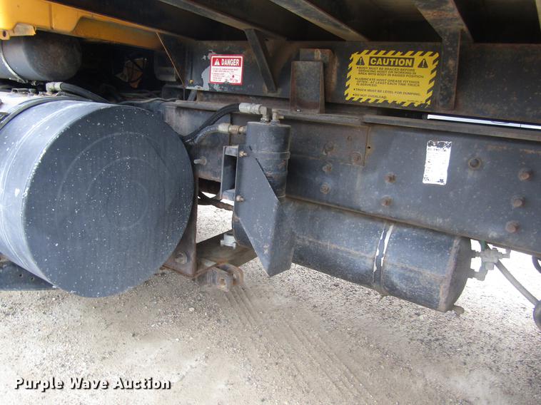 image for item DD8839 1998 Ford LTLA9000 Louisville dump truck