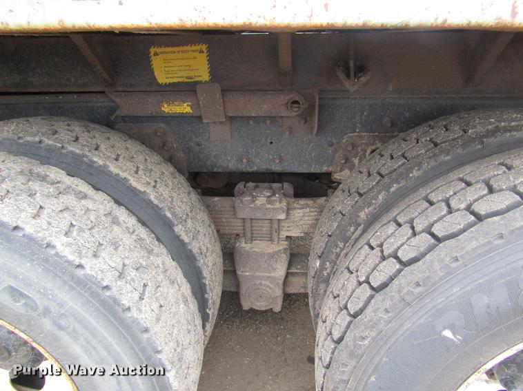 image for item DD8839 1998 Ford LTLA9000 Louisville dump truck