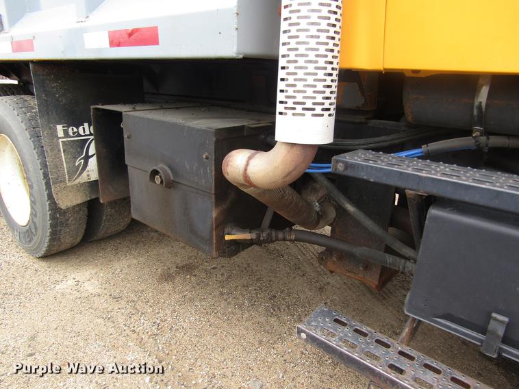 image for item DD8839 1998 Ford LTLA9000 Louisville dump truck