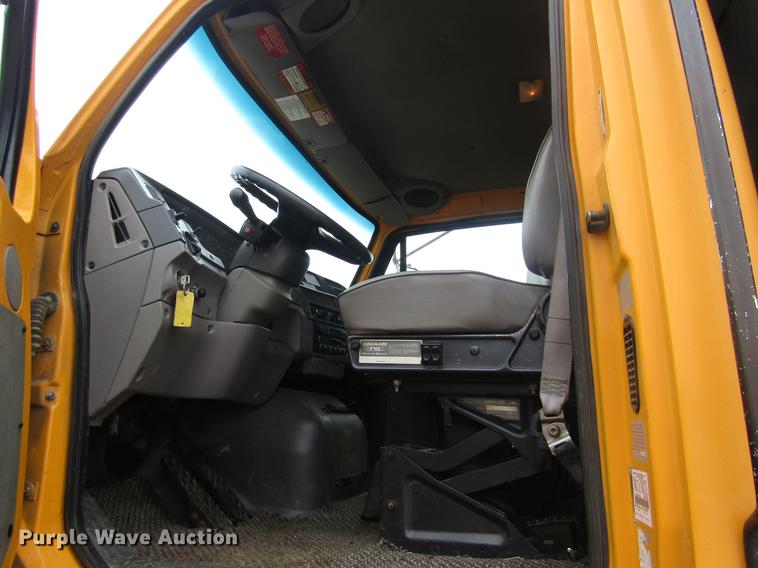 image for item DD8839 1998 Ford LTLA9000 Louisville dump truck