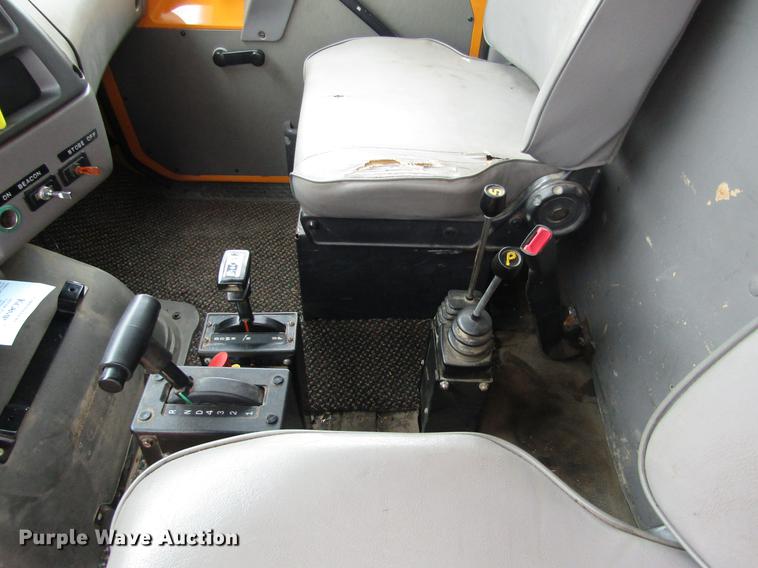 image for item DD8839 1998 Ford LTLA9000 Louisville dump truck