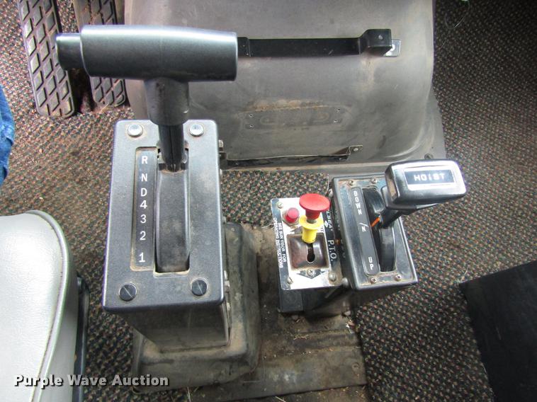 image for item DD8839 1998 Ford LTLA9000 Louisville dump truck