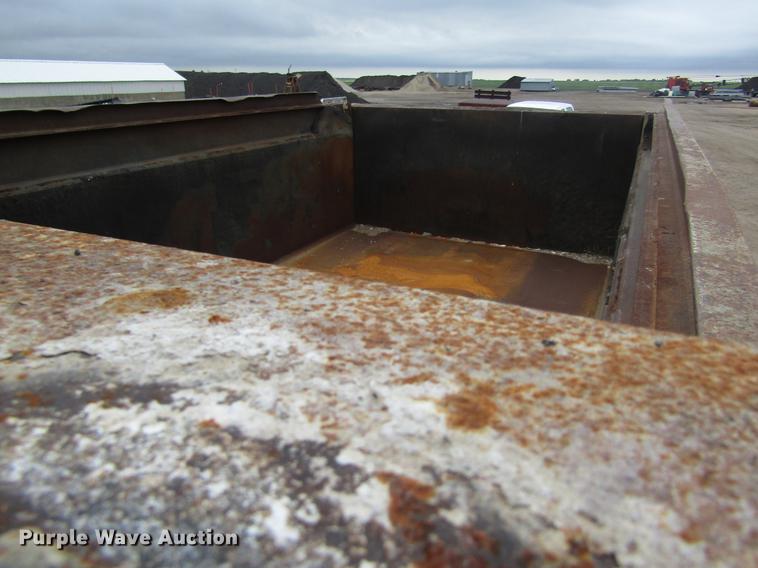 image for item DD8839 1998 Ford LTLA9000 Louisville dump truck