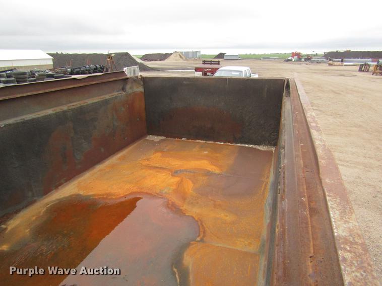 image for item DD8839 1998 Ford LTLA9000 Louisville dump truck