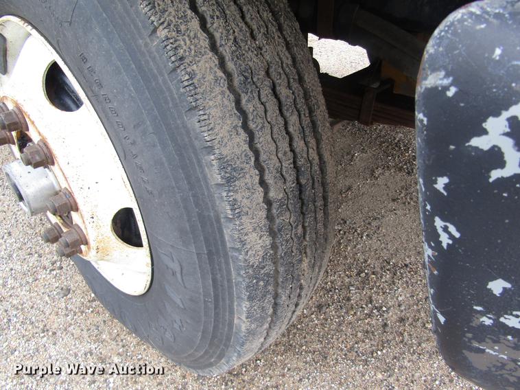 image for item DD8839 1998 Ford LTLA9000 Louisville dump truck