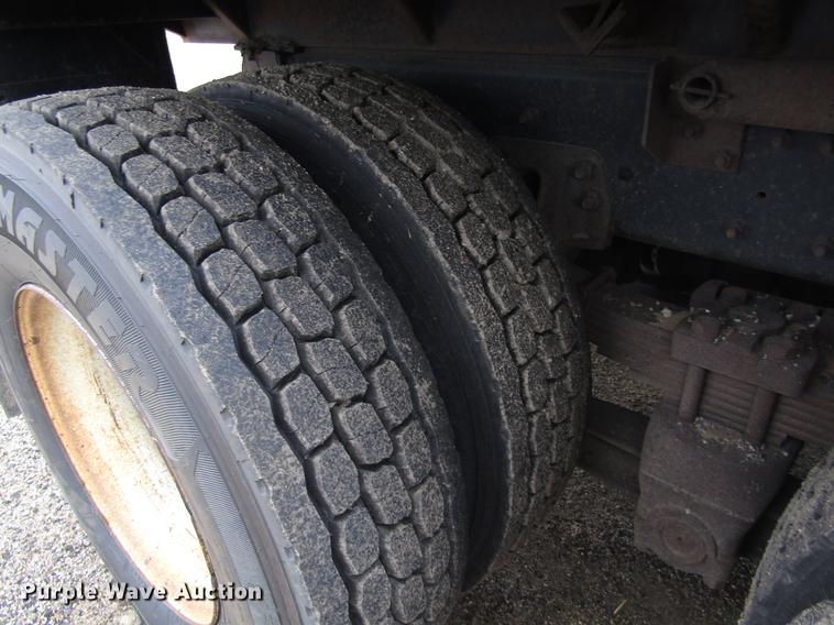 image for item DD8839 1998 Ford LTLA9000 Louisville dump truck