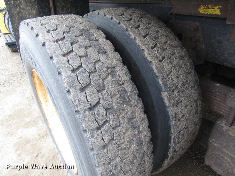 image for item DD8839 1998 Ford LTLA9000 Louisville dump truck